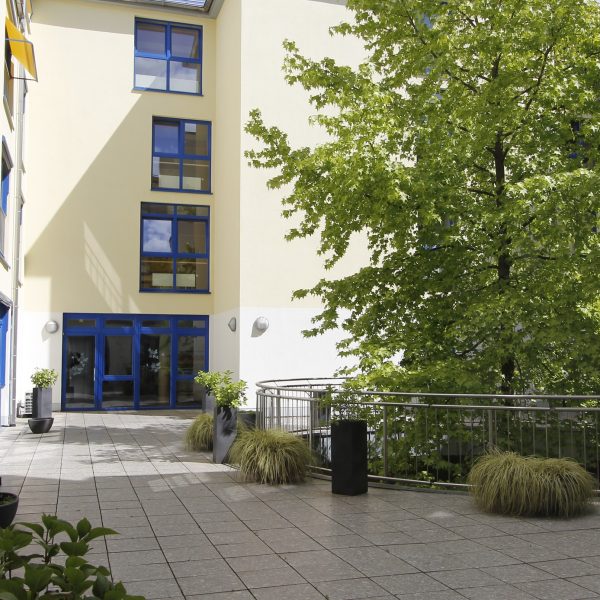 Außenbereich des Seniorenzentrums Bethesda für Freizeit und gemeinsame Aktivitäten